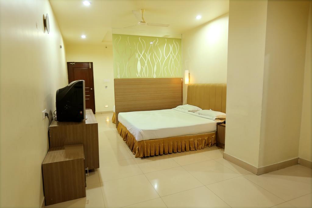 היידראבד Hotel Sitara Grand מראה חיצוני תמונה
